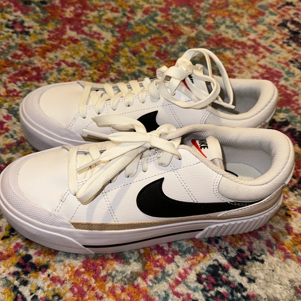 New Nike Women Sneaker